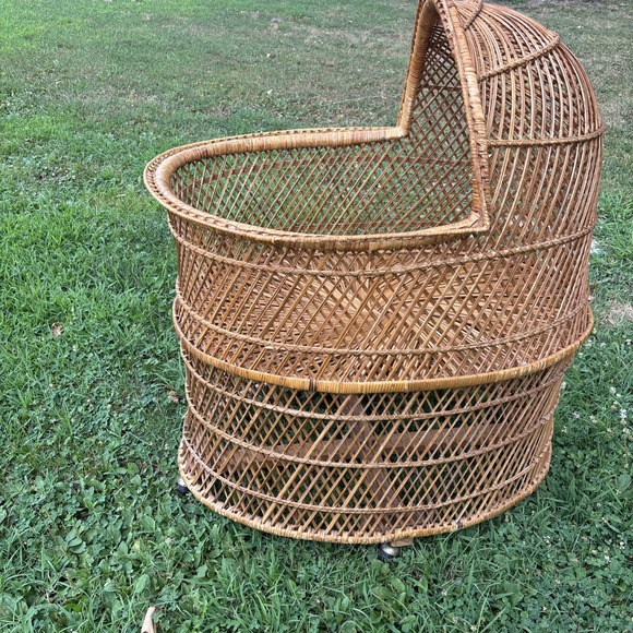 The Unbranded Brand Other - Beautiful Vintage Styled Wicker Rattan Baby Bassinet